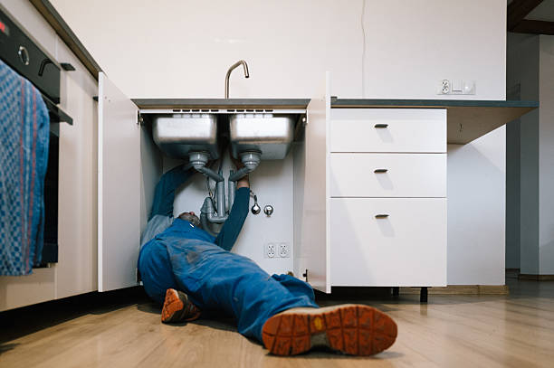 Professional Emergency Plumber technician working in Dublin, VA